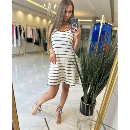 Dryžuota suknelė